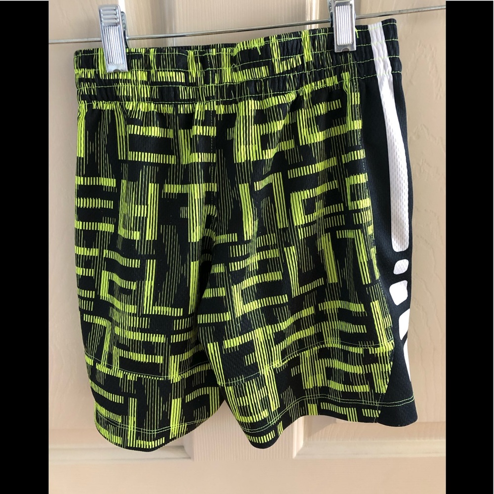 Nike youth Elite basketball shorts